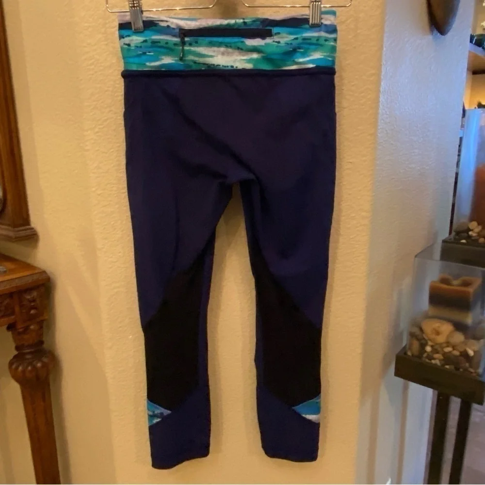 LULULEMON Women Blue Athletic Cropped Pants Size 4